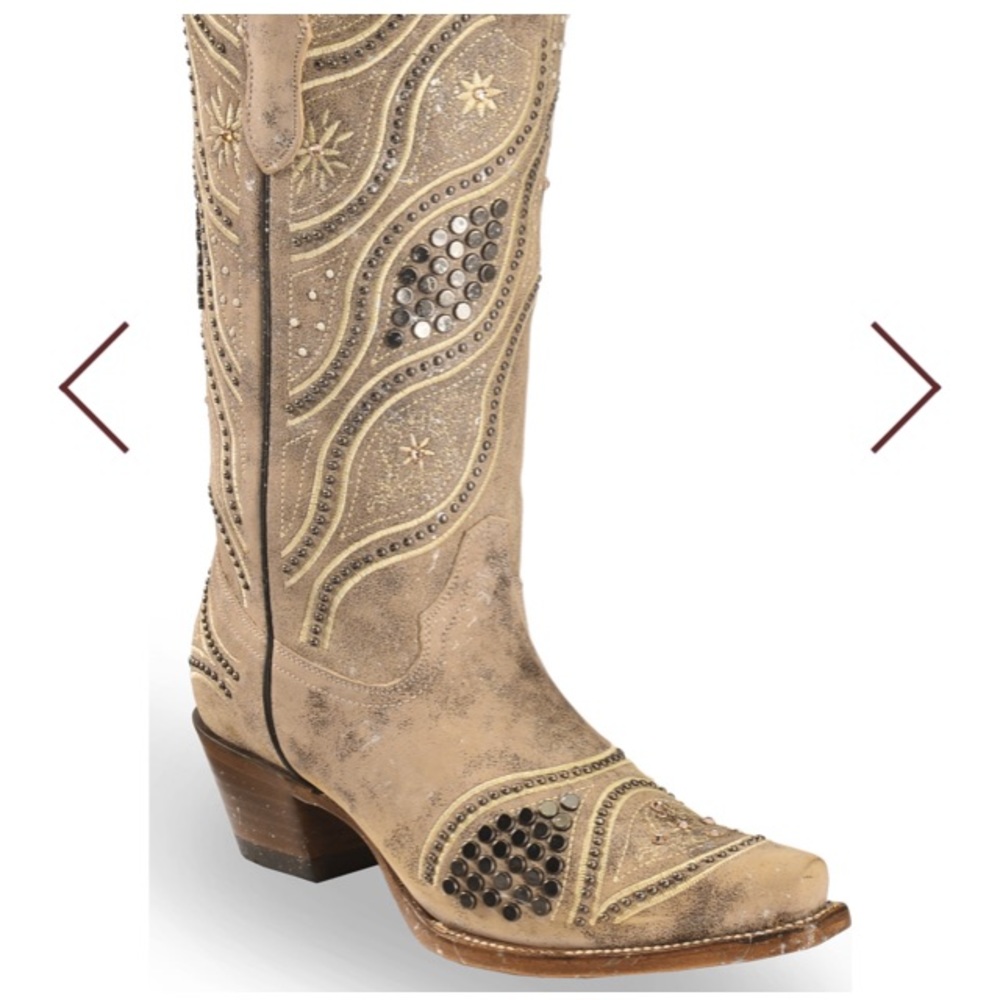 Corral studded embroidered boots 9 - snip toe